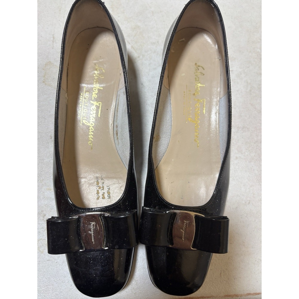 Salvatore Ferragamo Vara Bow Low Heels Patent Leather Pumps Size 6 1/2